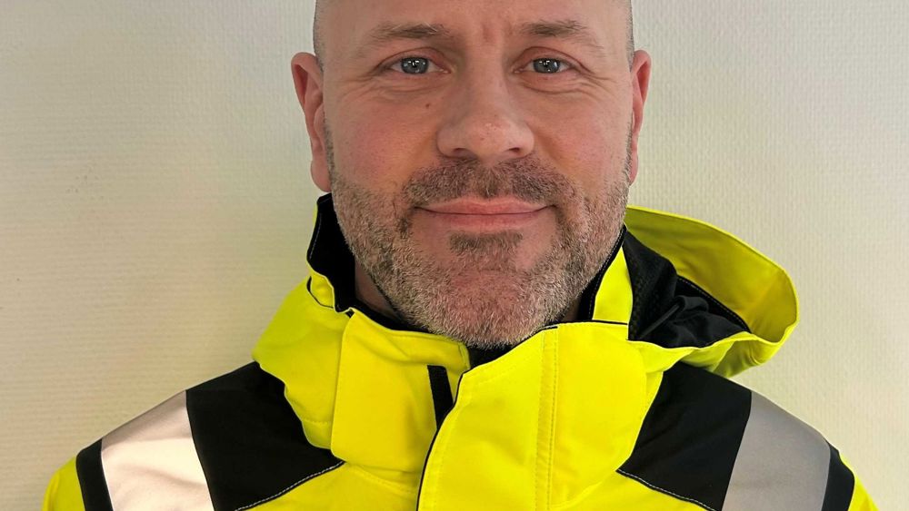 Porträtt på man i gula varselkläder: Fredrik Pernmatt